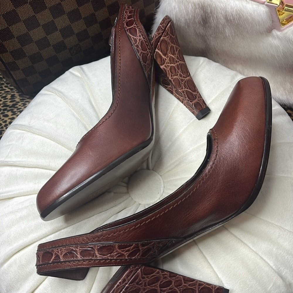 LOUIS VUITTON Crocodile Heels - Picture 8 of 12